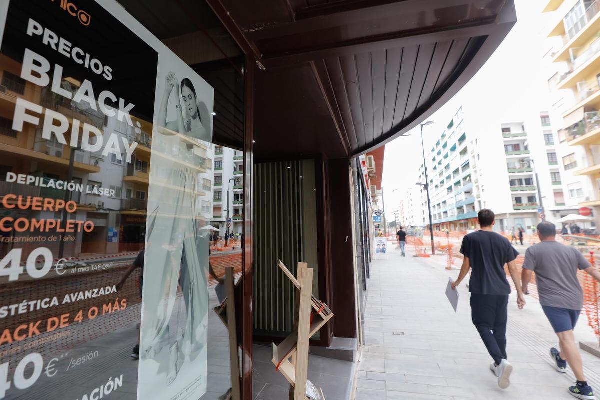 Galería de imágenes de los comercios de cara al Black Friday en Ibiza