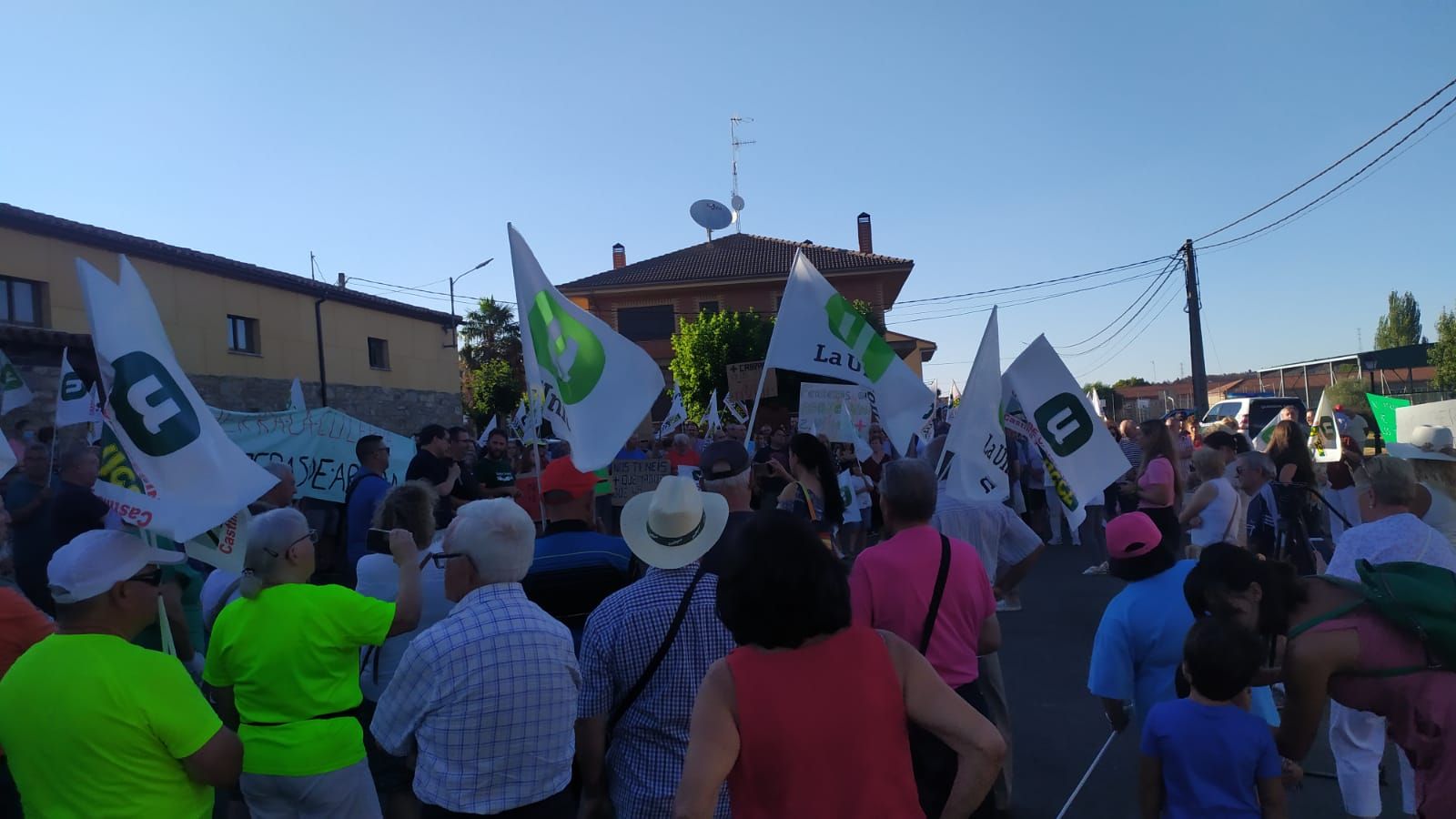 Ferreras de Abajo se manifiesta por los incendios en Zamora