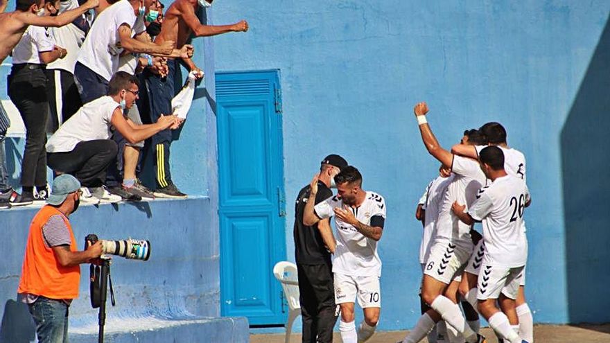 Los jugadores del Tenisca quieren brindarle un ascenso a su afición. | | JOSÉ AYUT