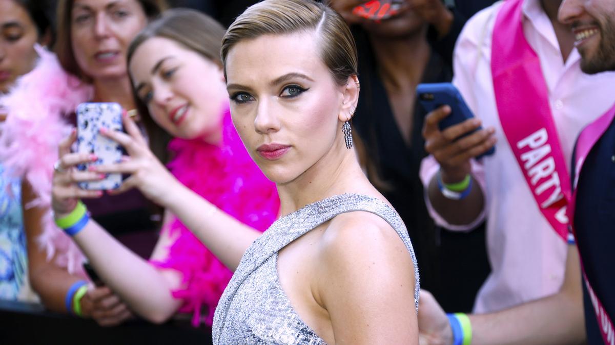 El look de la protagonista, Scarlett Johansson, en la presentación de 'Una noche fuera de control' en Nueva York