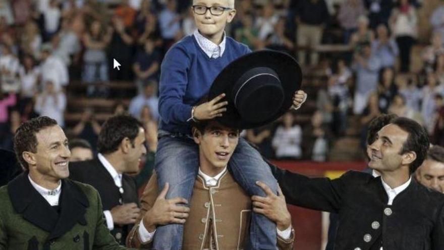 Tres tuiteros encausados por desear la muerte al niño enfermo de cáncer al que le gustaban los toros