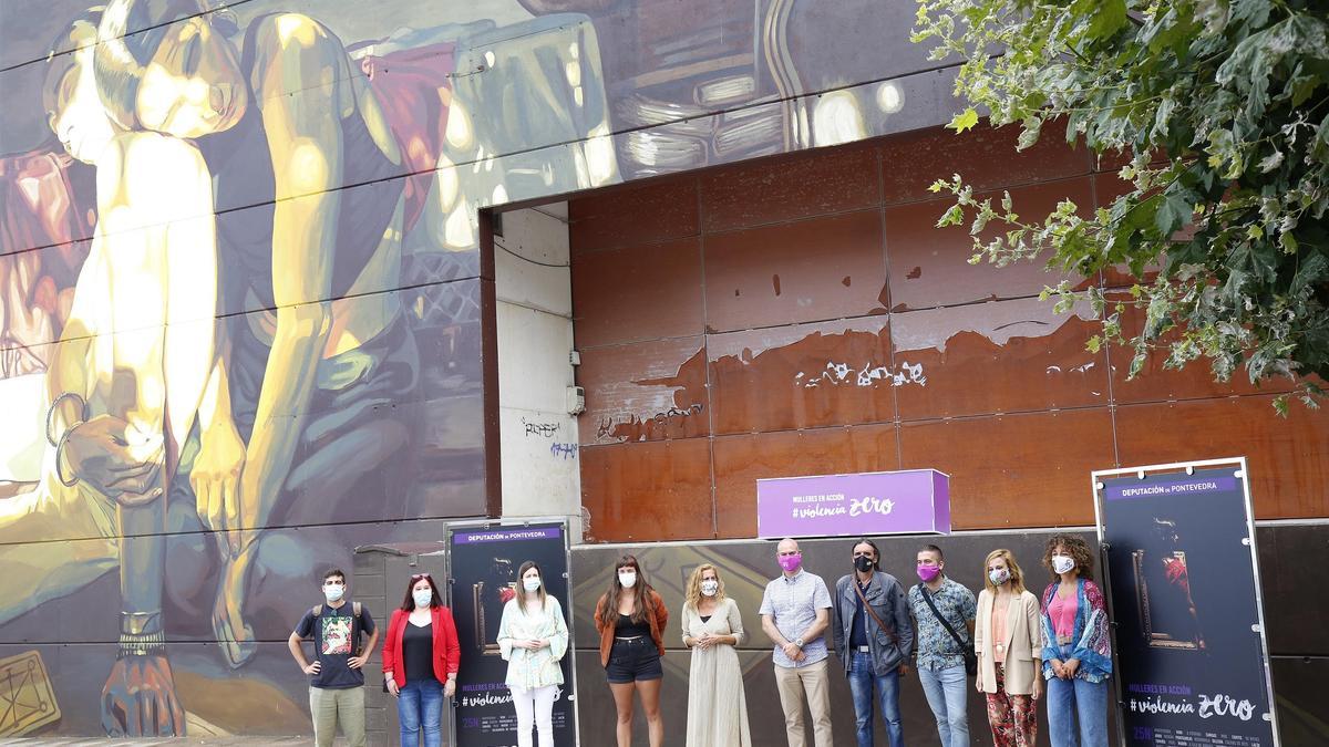 Acto de inauguración del mural en el Centro Social do Mar.