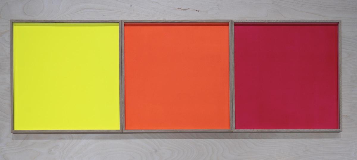 "Amarillo, naranja, magenta".
