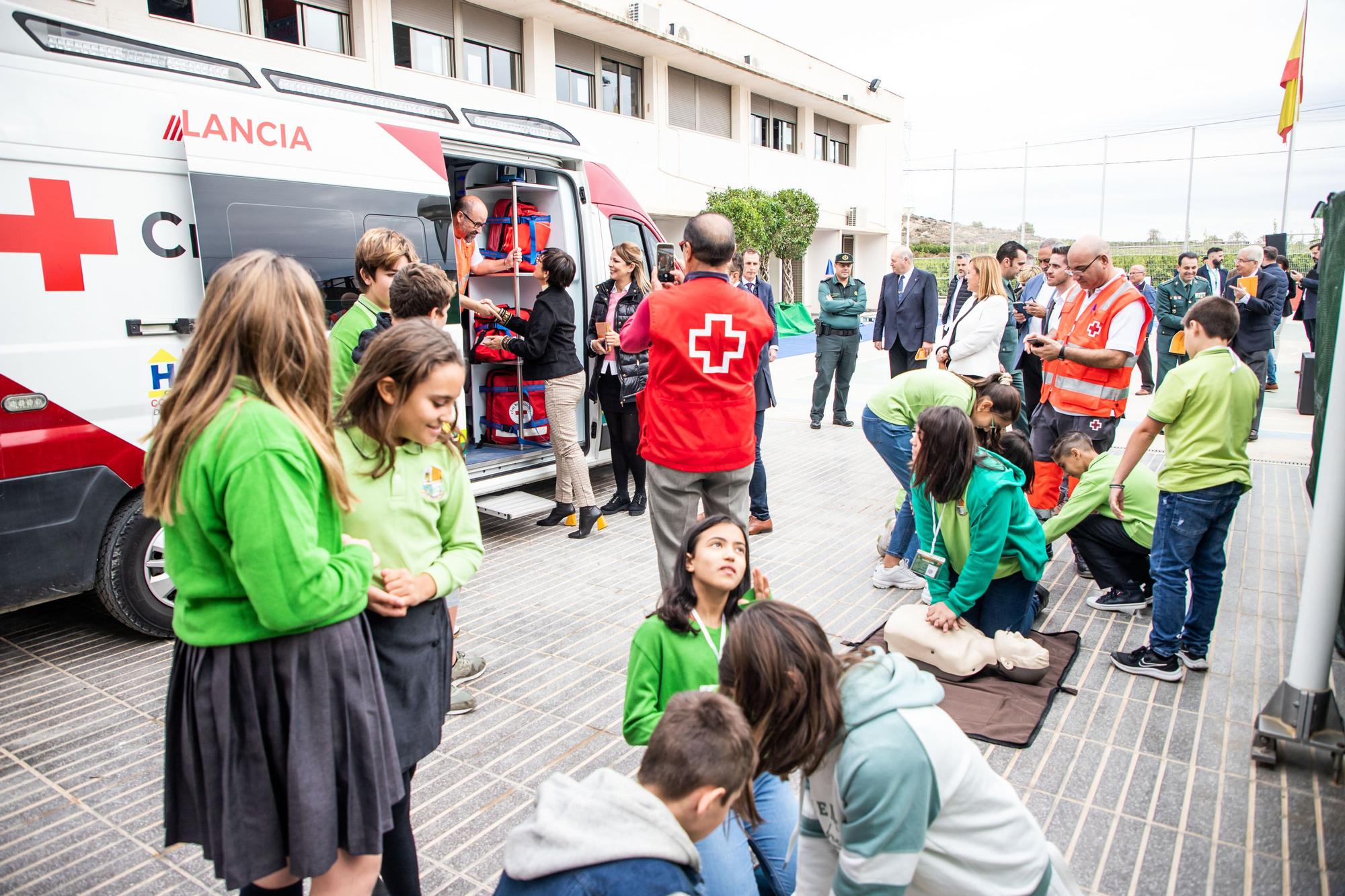 Visita de la Directora de la Guardia Civil al colegio de Hurchillo