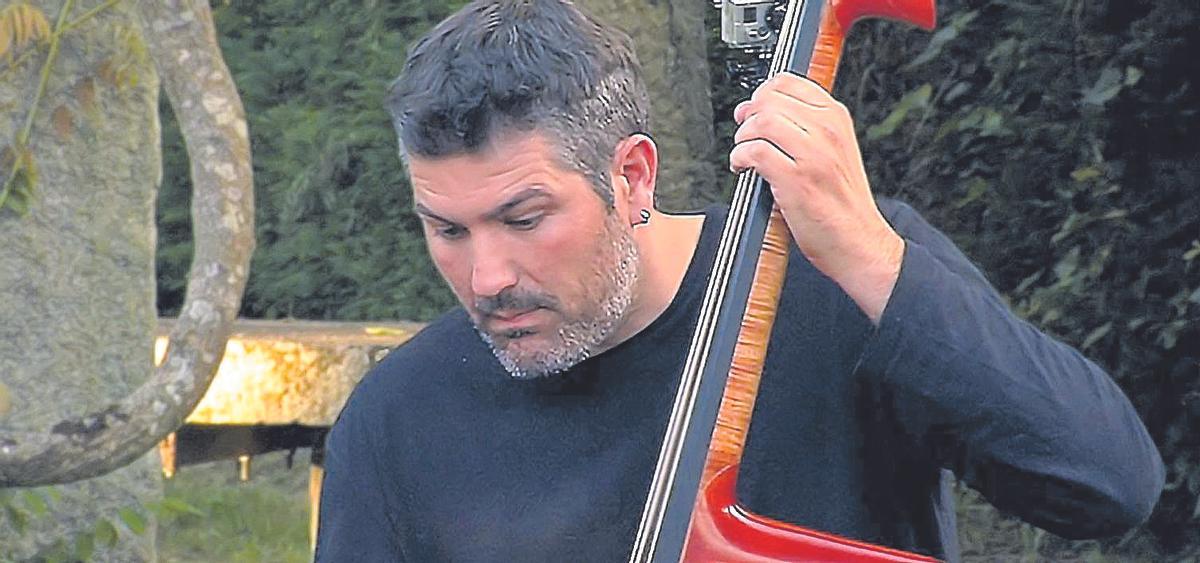 O contrabaixista compostelán Xacobe Martínez Antelo dirixirá o ciclo de concertos didácticos