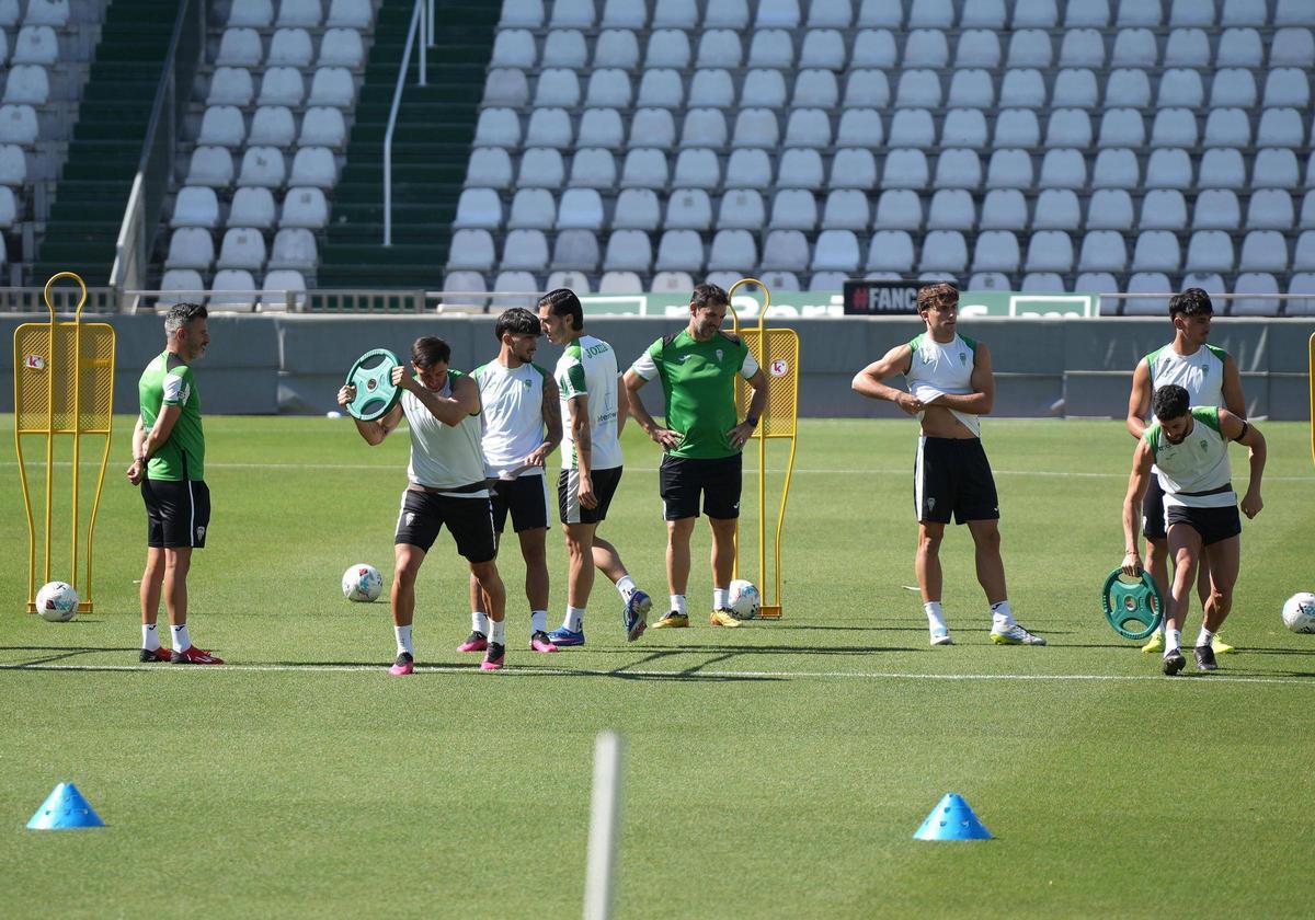 Carracedo y Jacobo realizan trabajo de fuerza en el entrenamiento del pasado viernes.