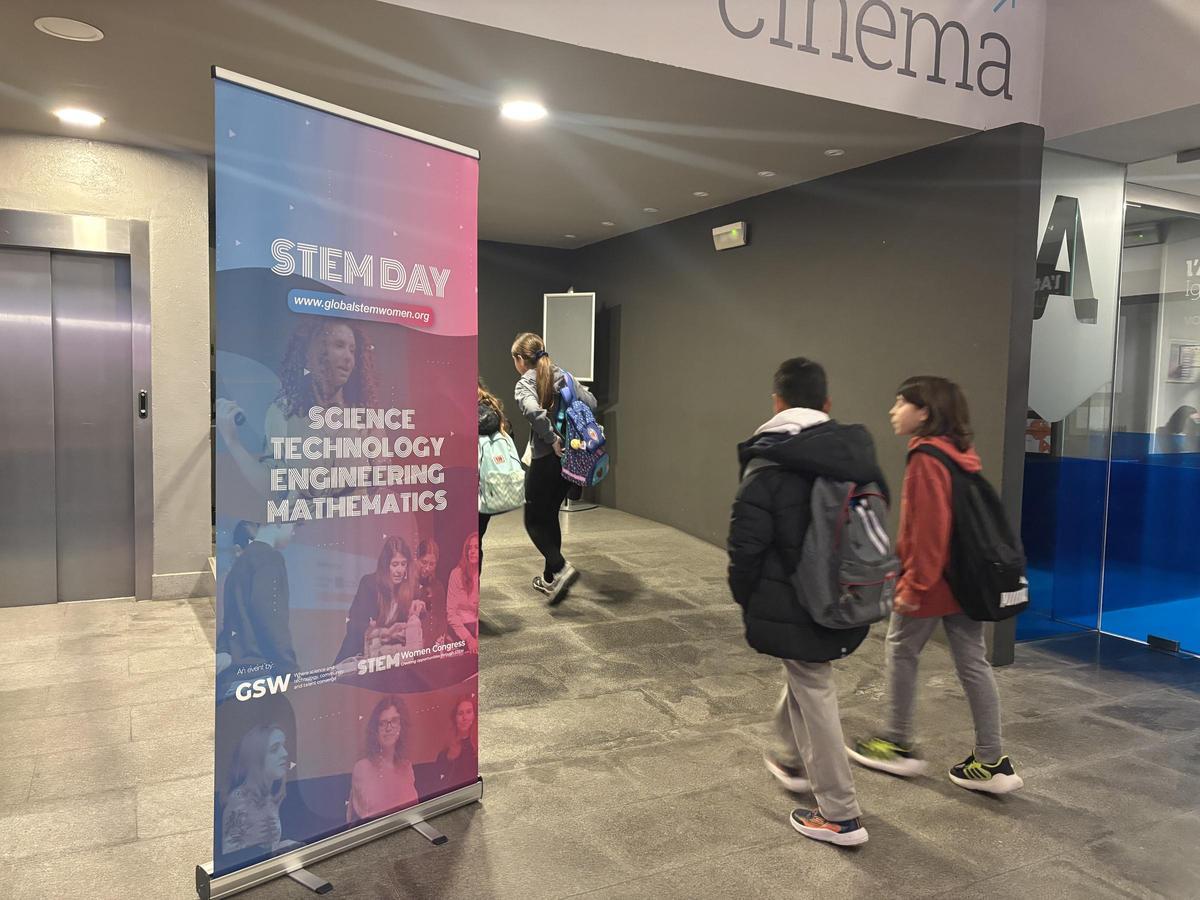 La segona edició de l'STEM Day d'Igualada ha acollit uns 300 alumnes