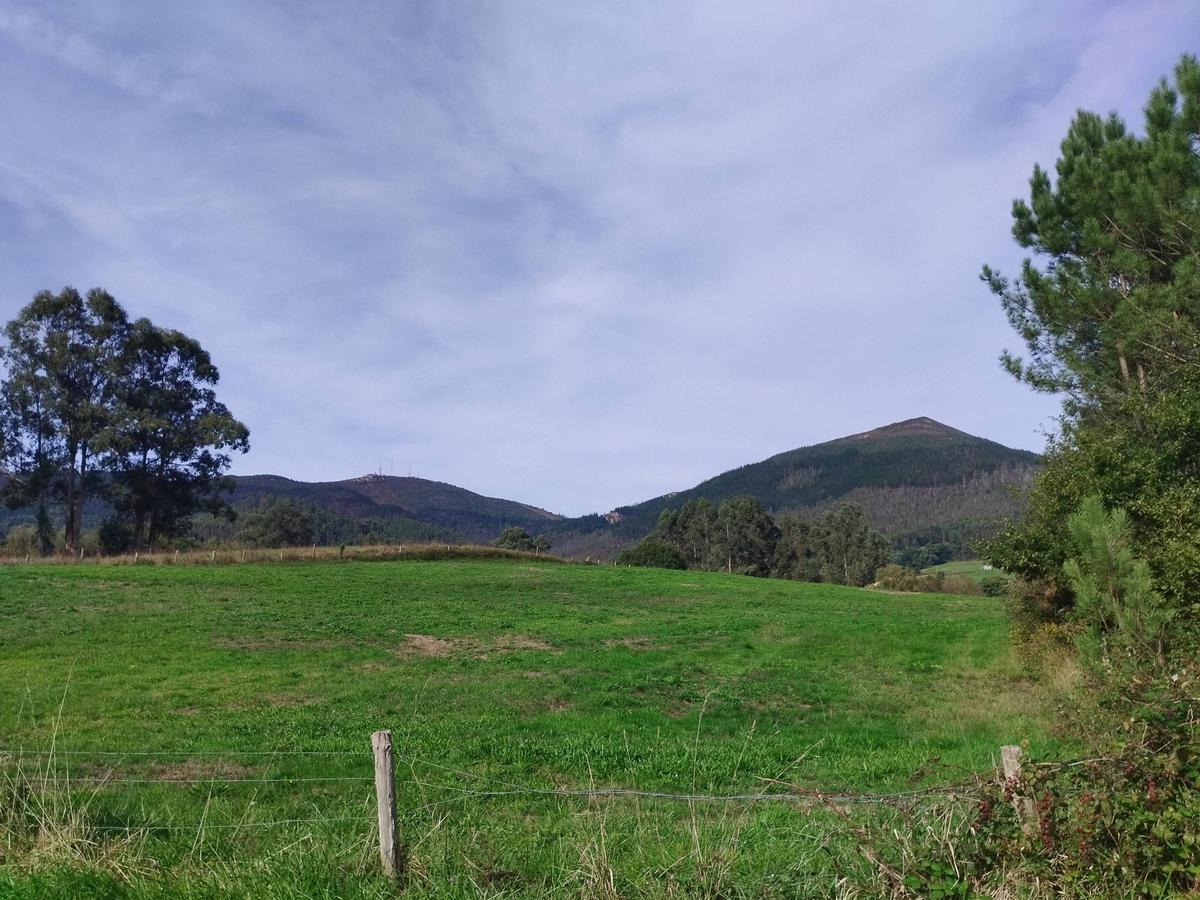 La sierra de Faidiello y el pico Gorfolí.