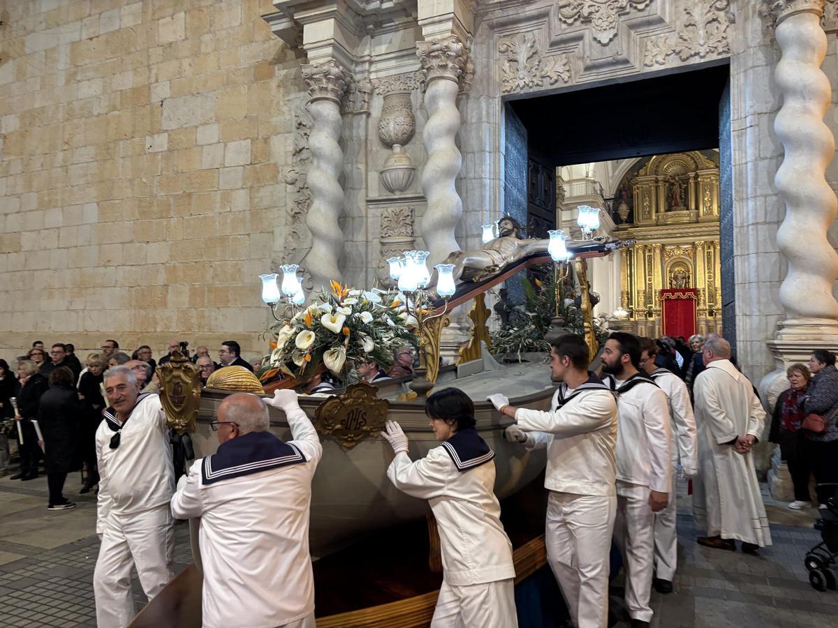 La multitudinaria bajada del Cristo del Mar de Benicarló, en imágénes/image00006