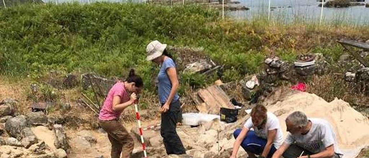 Excavaciones realizadas hace tres años por las Universidades de Vigo y Santiago en la fábrica de salazón del yacimiento.