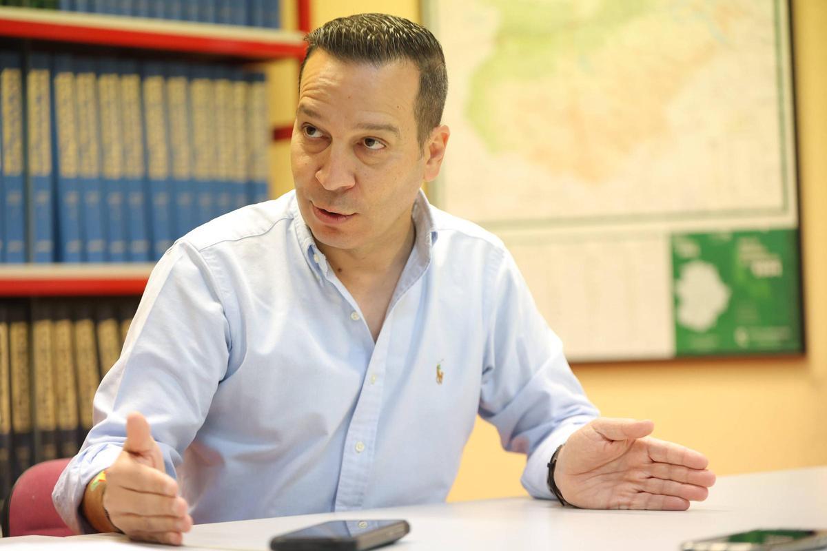 Óscar Fernández Calle, en la sede el Periódico Extremadura, en Cáceres.