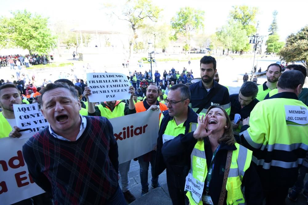 Prórroga de Ence | Los trabajadores de la pastera llevan sus protestas a la Diputación