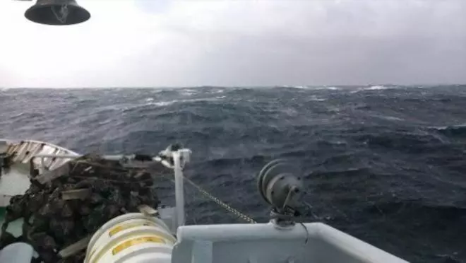 El Esperanza Menduiña capeando el temporal