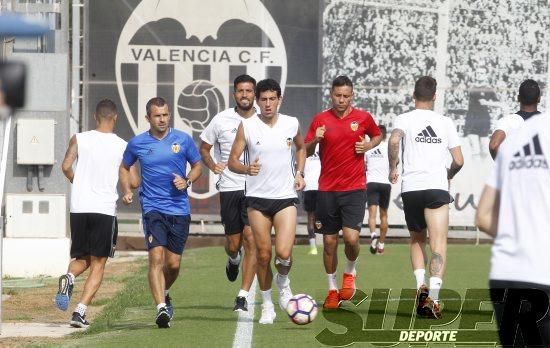 Caras largas tras perder ante el Betis