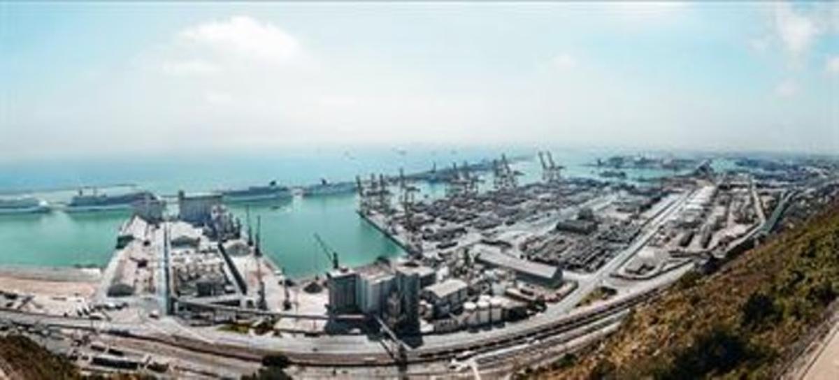 Azul turquesa. El mar presentaba ayer este aspecto casi paradisíaco en la zona donde, antiguamente, los hospitalenses iban a la playa.