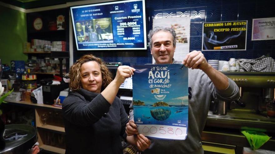 El propietario del bar de San Frontis donde se ha vendido un décimo del quinto premio de la Lotería de Navidad