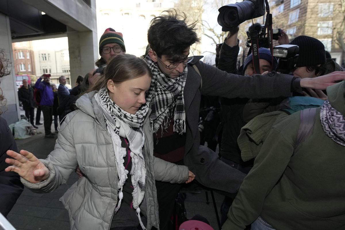 Greta Thunberg llega a su juicio en Londres