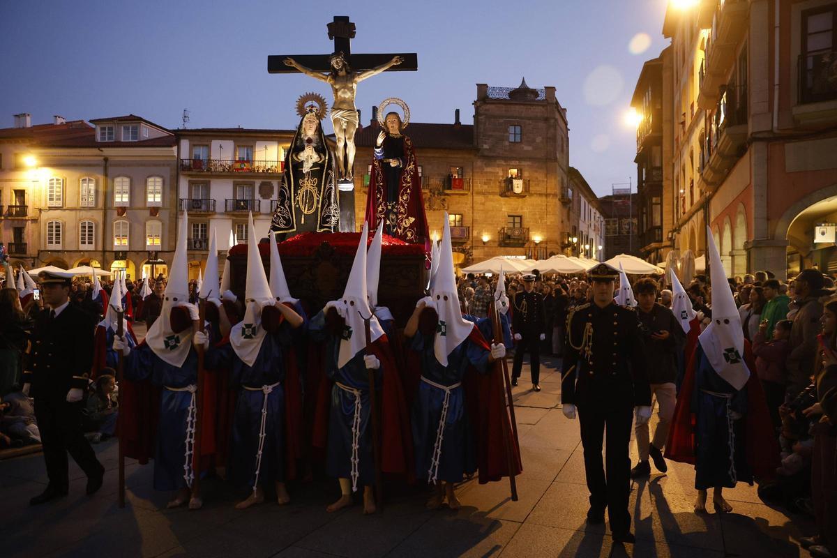 EN IMÁGENES: Avilés, a reventar en la procesión del Silencio