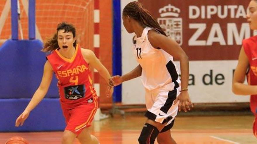 Irina Viñals durante el partido disputado ayer en Zamora.