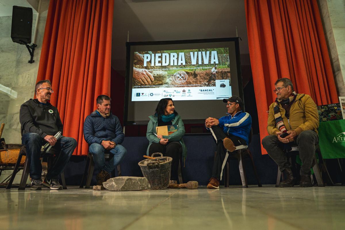 Tertulia del encuentro Piedra Viva.