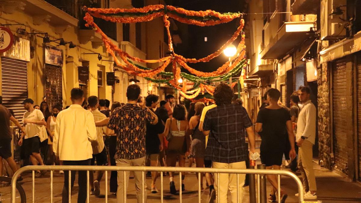 Un carrer de Gràcia en el primer divendres sense toc de queda a Barcelona