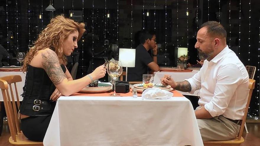 El doble de Santiago Abascal acude a First Dates: &quot;Busco una mujer como la reina Letizia&quot;