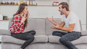 Pareja discutiendo