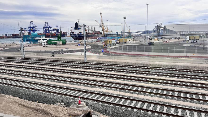 Valenciaport invierte 12 millones para ampliar la conexión ferroviaria en las terminales de Maersk y Grimaldi