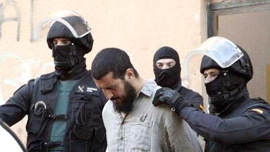 Uno de los seis islamistas detenidos ayer en Melilla.