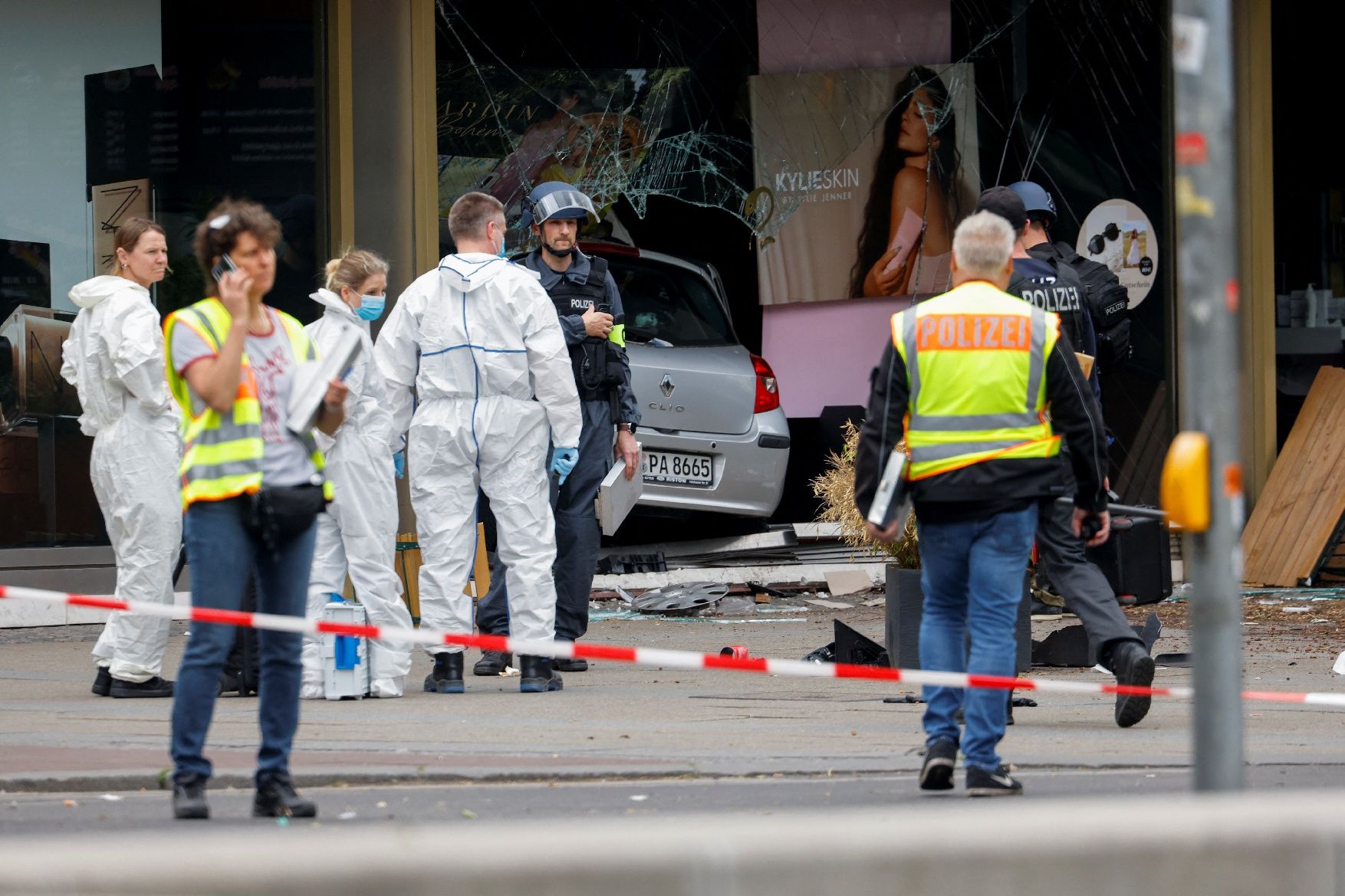 Un cotxe ha atropellat una multitud a l’oest de Berlín