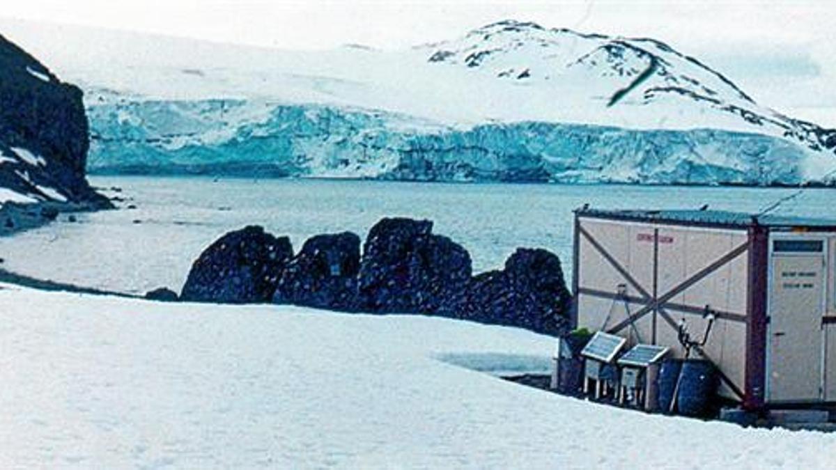 El módulo, en la isla Livingston, cuando era el único laboratorio en la base antártica española, en los años 80.