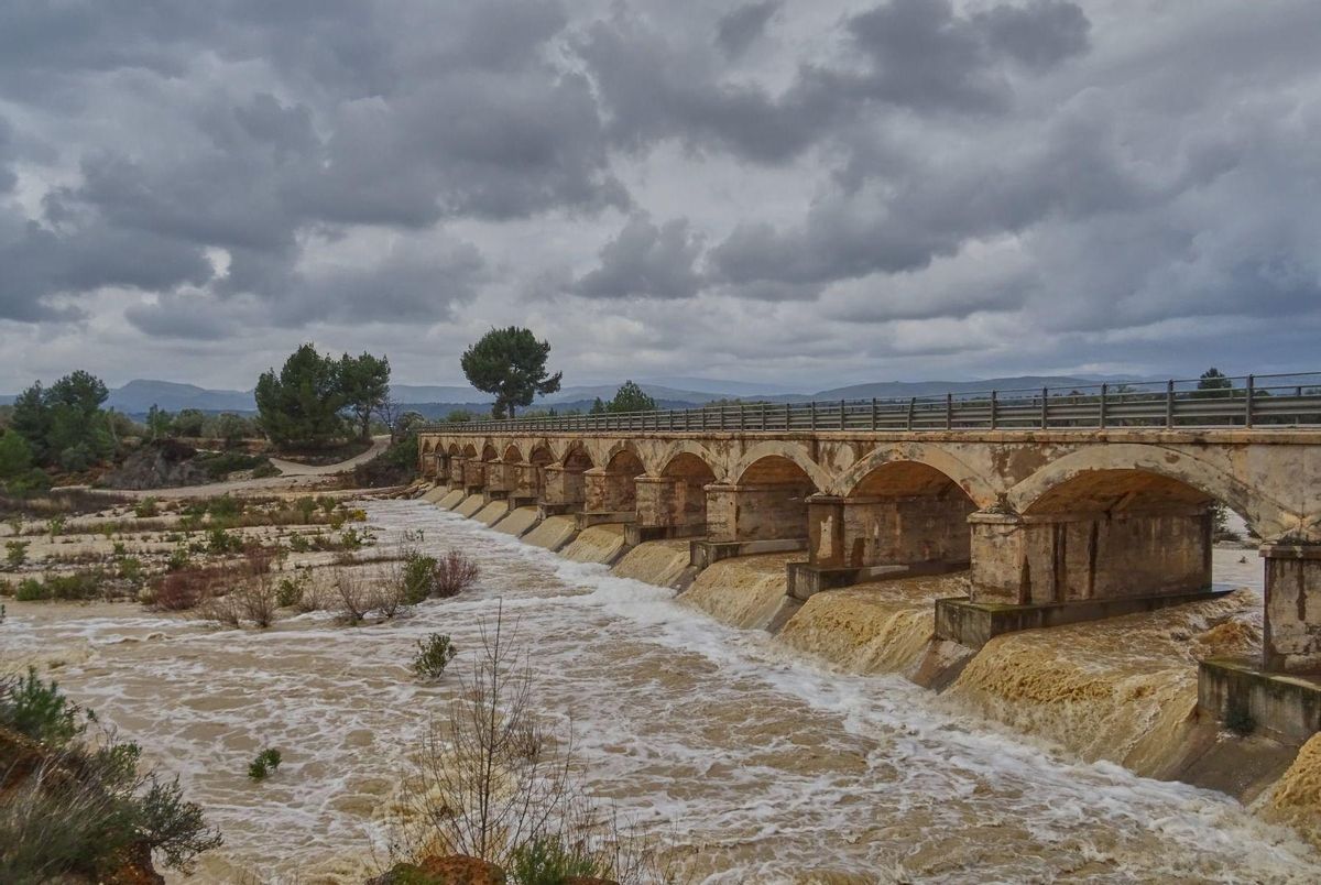 Las lluvias han llenado ríos y ramblas de la provincia de Castellón.