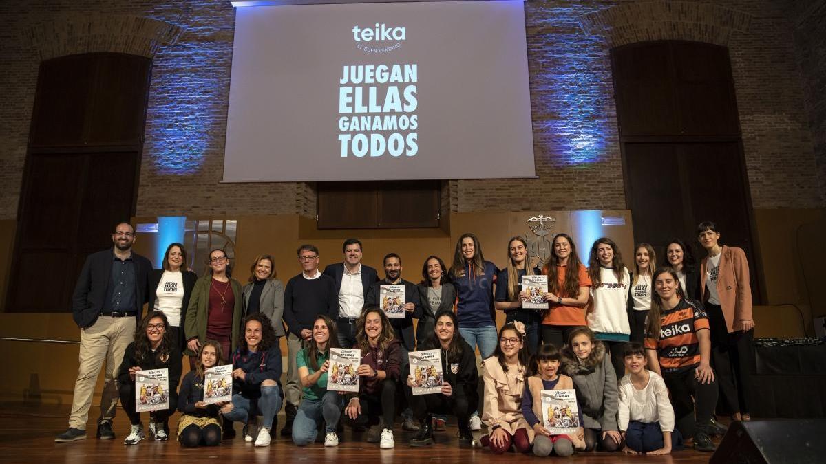 Teika vuelve a lanzar el álbum con los cromos de las jugadoras de los 9 equipos de deporte femenino.