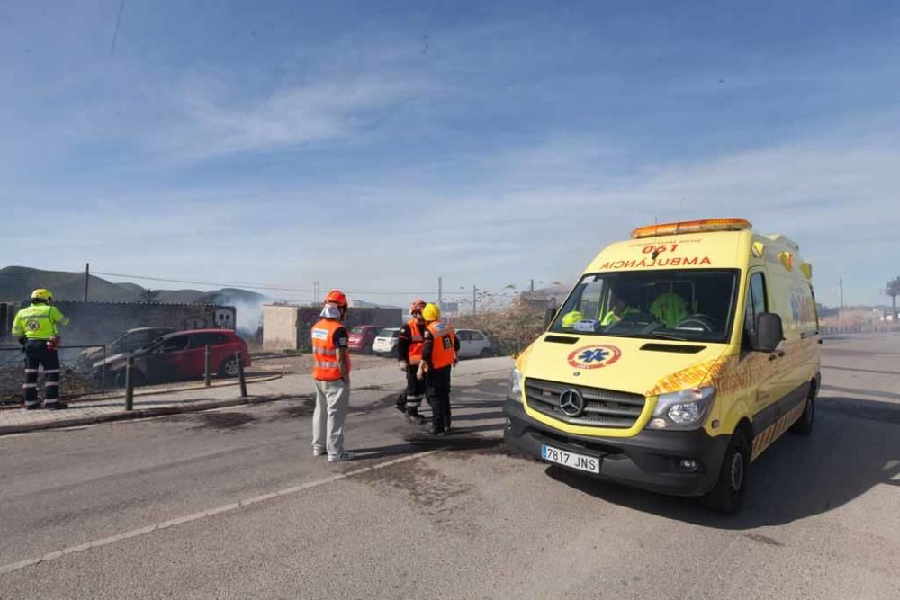 El fuego comenzó entre el cinturón de ronda y la rotonda del colegio Joan XXIII