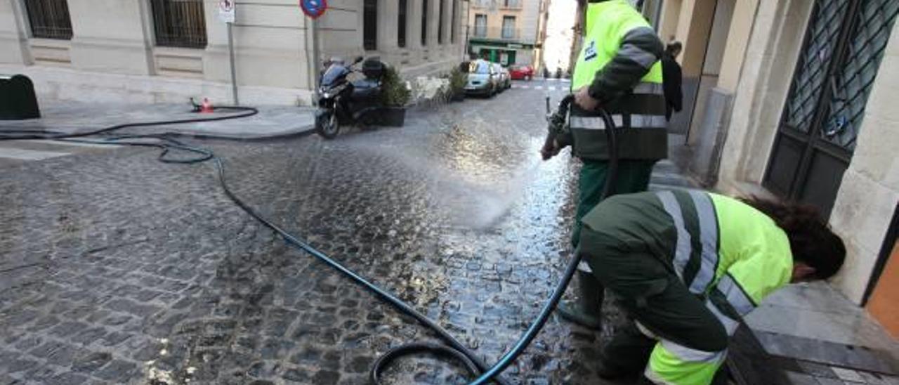 El pliego de la basura contempla recuperar el baldeo