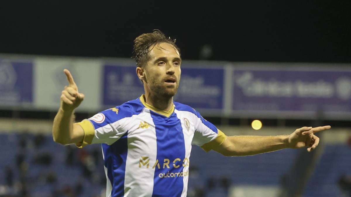 Míchel celebra uno de los tres goles que ha marcado con el Hércules esta temporada.