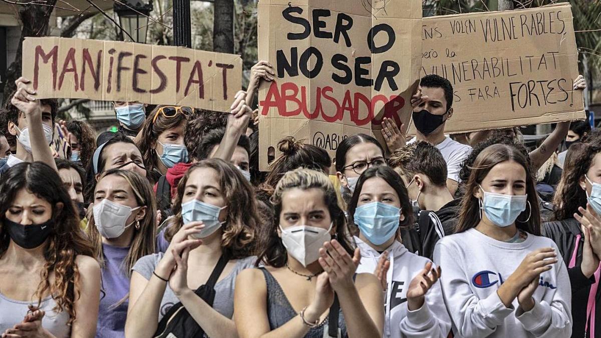 Protesta d&#039;estudiants de l&#039;Institut del Teatre pels casos d&#039;abusos denunciats al centre.