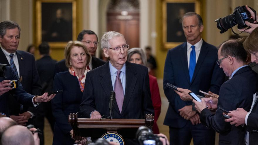 Mitch McConnell, histórico y poderoso líder republicano en el Senado de EEUU que ha chocado con Trump, anuncia que dejará el cargo en noviembre