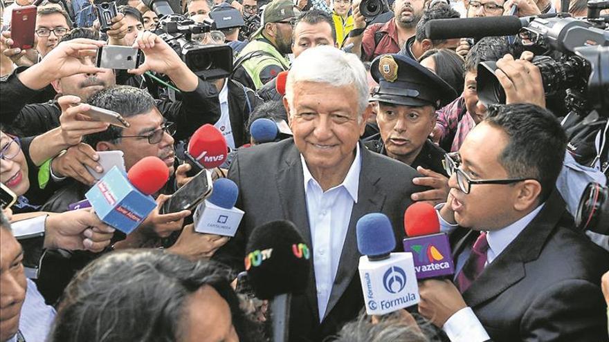 La izquierda acaricia el poder por primera vez en México
