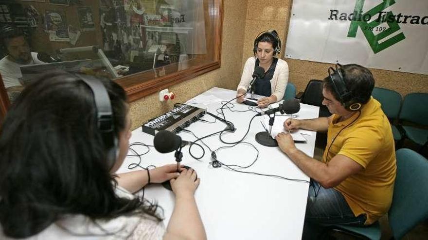 Fran Campos, Sara Pereira, Vanessa Sobral y Juan García, ayer, en Radio Estrada. // Bernabé / Cris M.V.