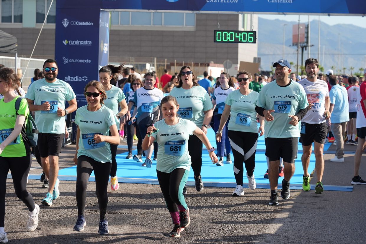 Búscate en las fotos de la Carrera de las Empresas en Castellón