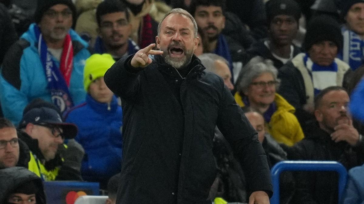 Flick: "Hemos tenido para meter el primero, pero con este Chelsea y con uno menos es muy difícil"