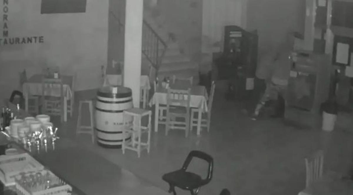 Imagen de una de las cámaras de seguridad, que grabó a los ladrones.