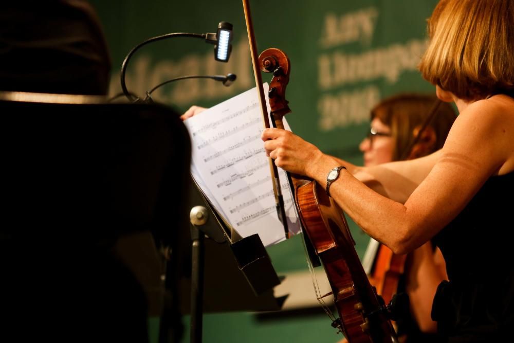 Los músicos integran un cuarteto formado por dos violines, una viola y un violonchelo