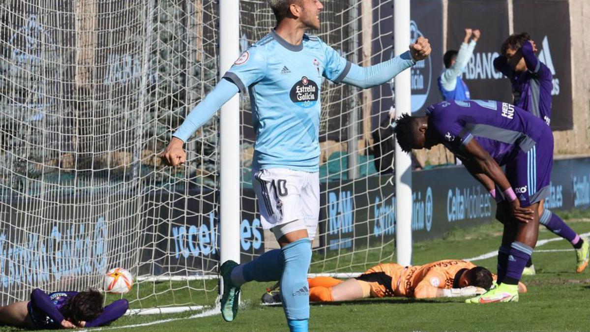 Iker Losada celebra su gol al Valladolid Promesas. |  // ALBA VILLAR