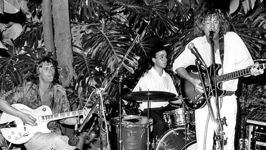 Ayers canta junto a Oldfield en sa Fonda, en 1991.