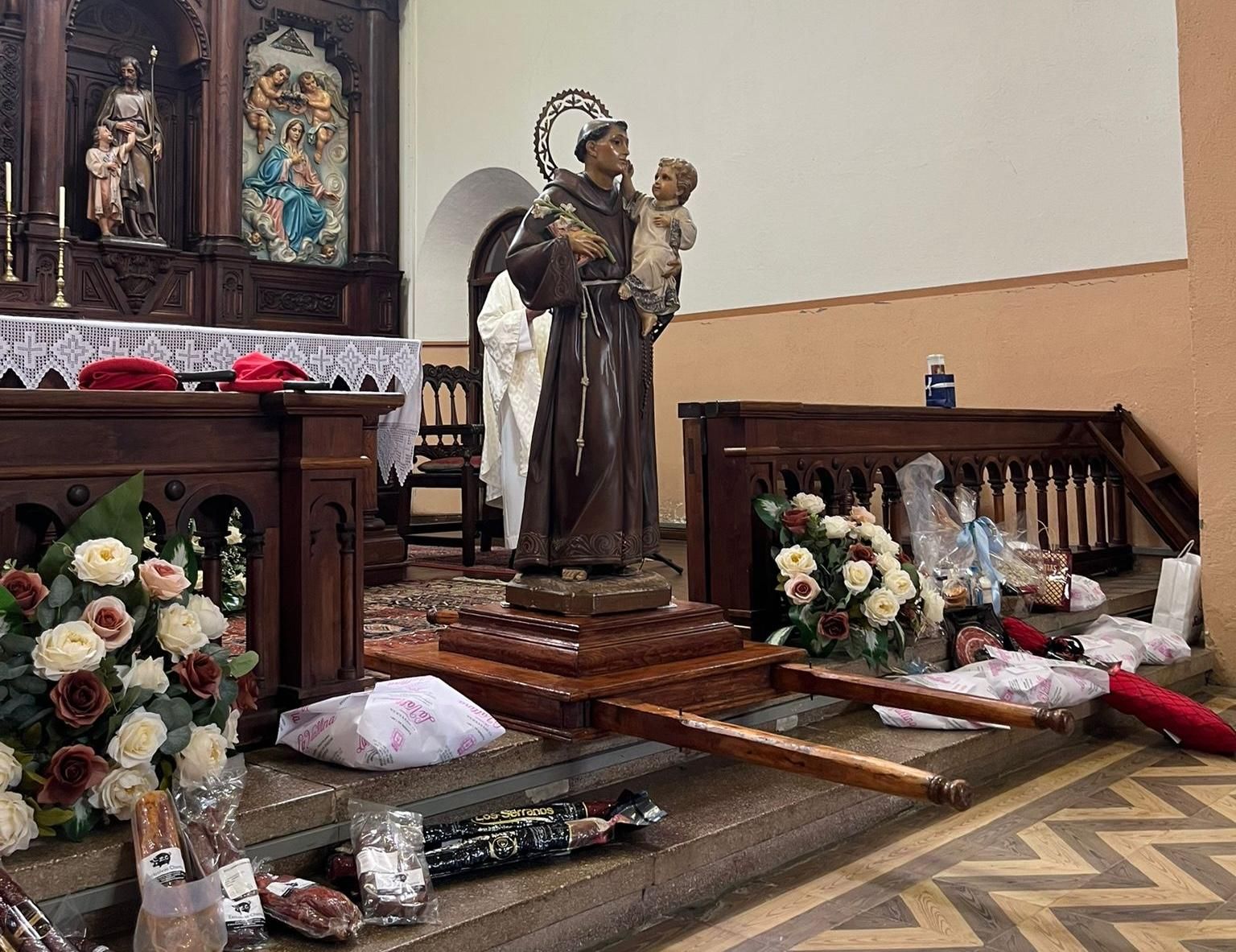 Tiñana celebra San Antonio con procesión, rifa, y la vista puesta en el 25.º aniversario de sus fiestas