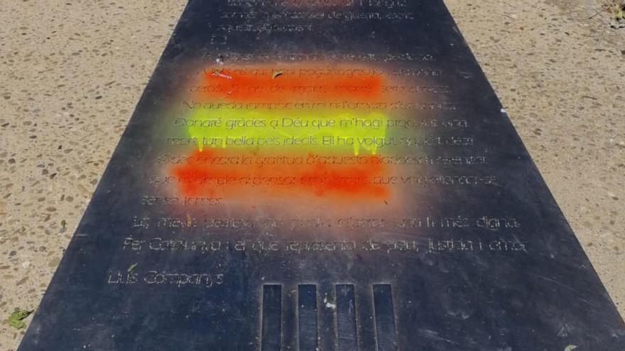 Pinten la paraula &#039;assassí&#039; i una bandera espanyola al monument a Lluís Companys de Sabadell