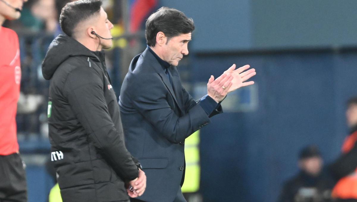 Marcelino aplaude a sus jugadores durante el Villarreal-Real Sociedad