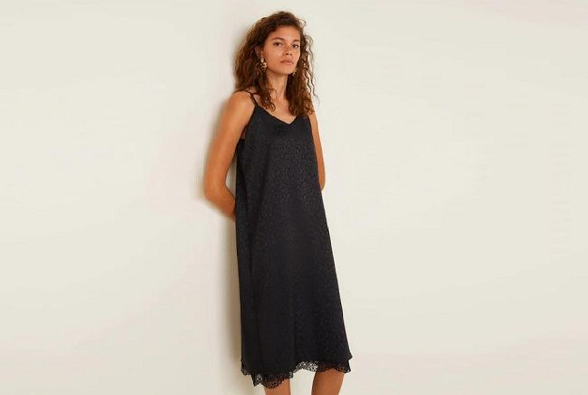 El vestido lencero de jacquard con leopardo, de Mango